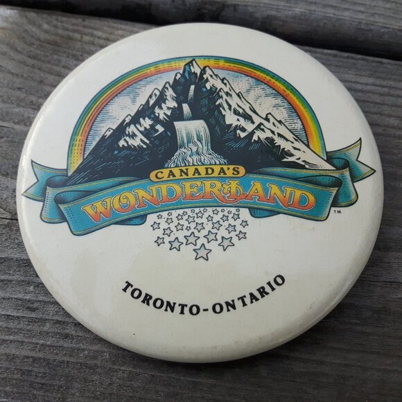 Vintage Canada's Wonderland Theme Park Button - Picture 1 of 2